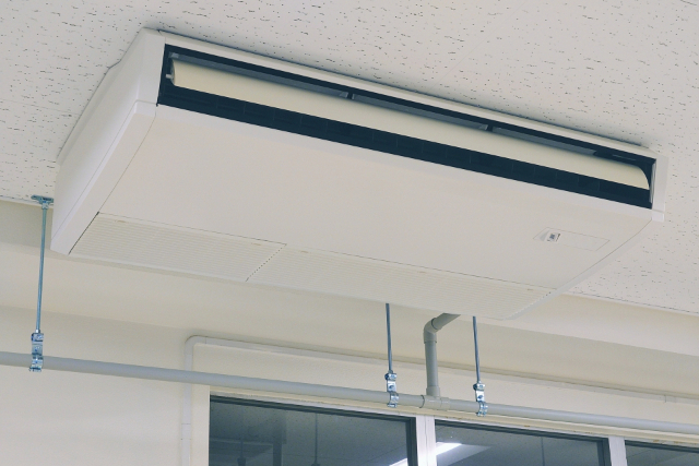 天井吊形の業務用エアコン_イメージ